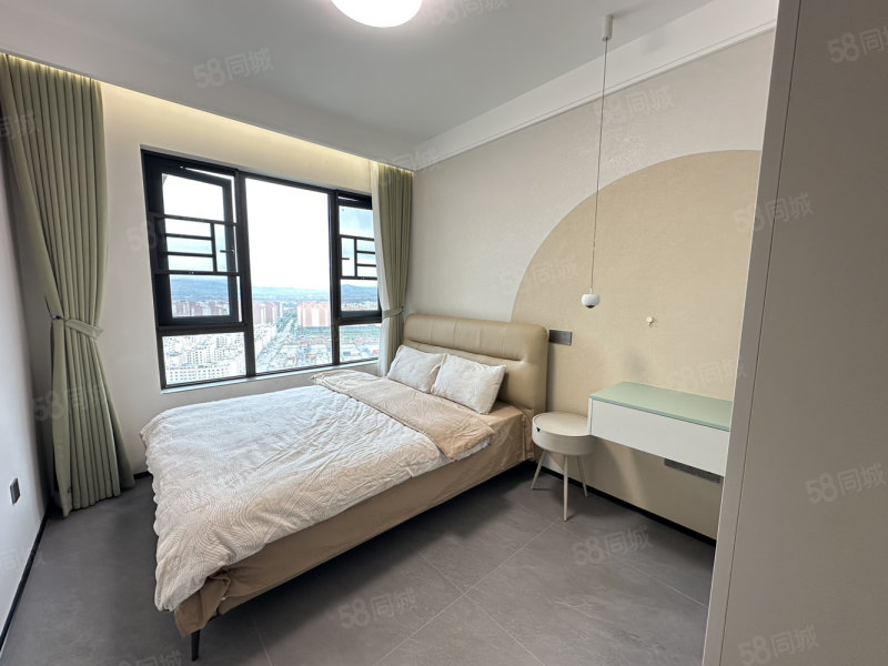 中梁壹号院4室2厅2卫149㎡东120万