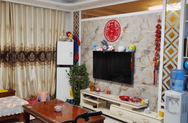 莲湖花园一楼东边户，全明户型，送地下室 证满5年，价格可议