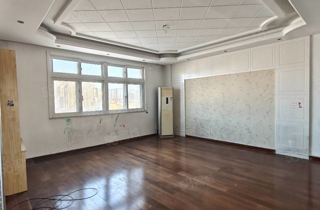 三中水城 嘉禾公寓 中间楼层 精装 有钥匙停车方便