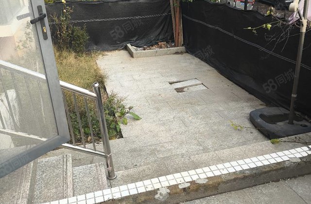 中通时代豪园 市医院附近 一楼带院 湖边位置 看房方便