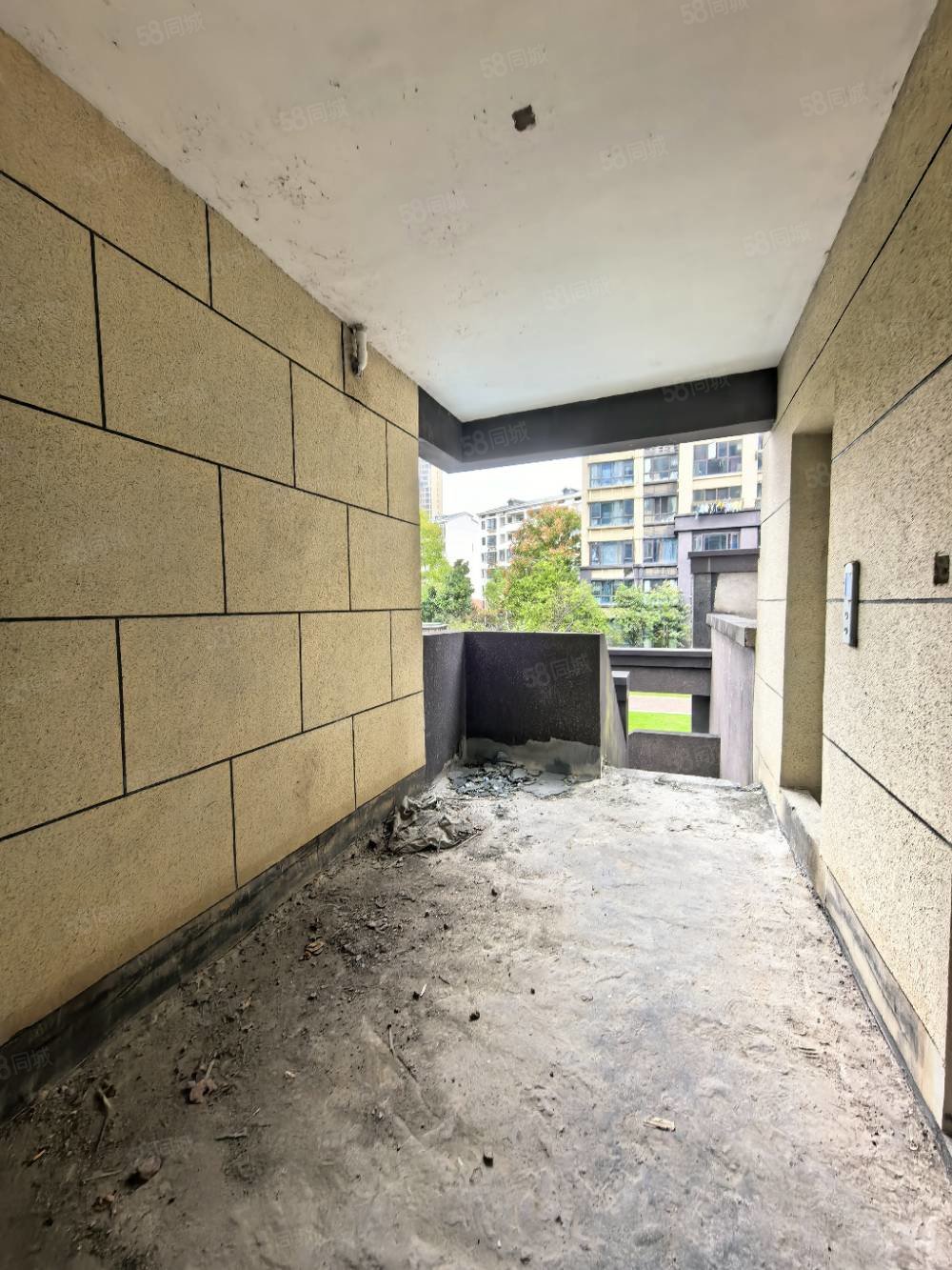 港中旅公元7室3厅2卫300㎡南北175万