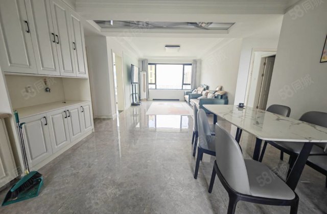 集美， 百合 精装三室 带车位储藏室 满二