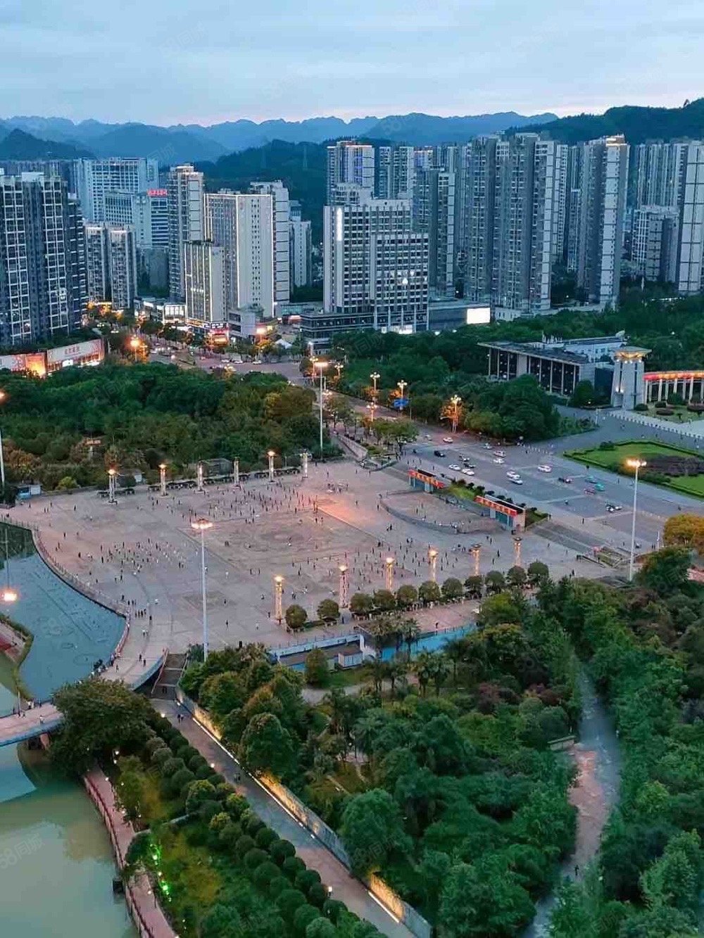 【10图】乾州世纪广场州医院旁,中等装修三房,价格美丽随时看房,利贞