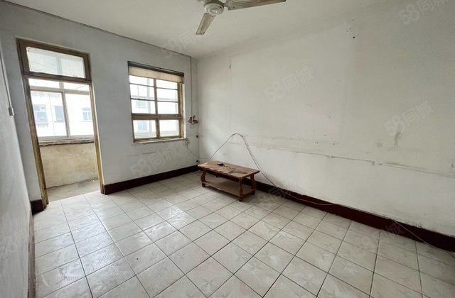 七中附近  三居室 18.9万