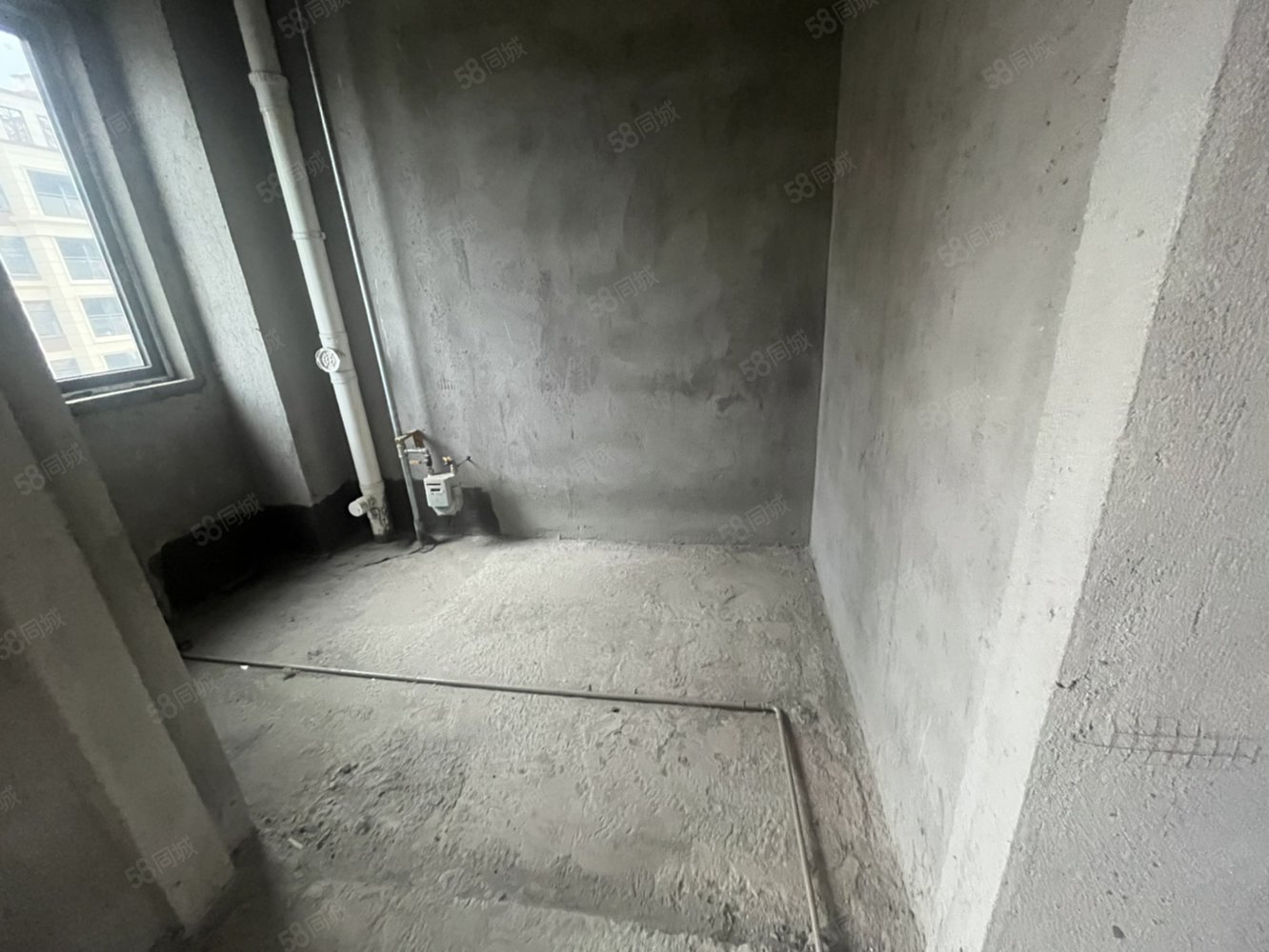 高安润达国际城3室2厅2卫127㎡南北88万