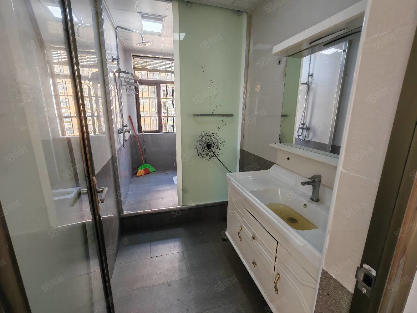 香槟国际3室2厅2卫117㎡南北48.8万