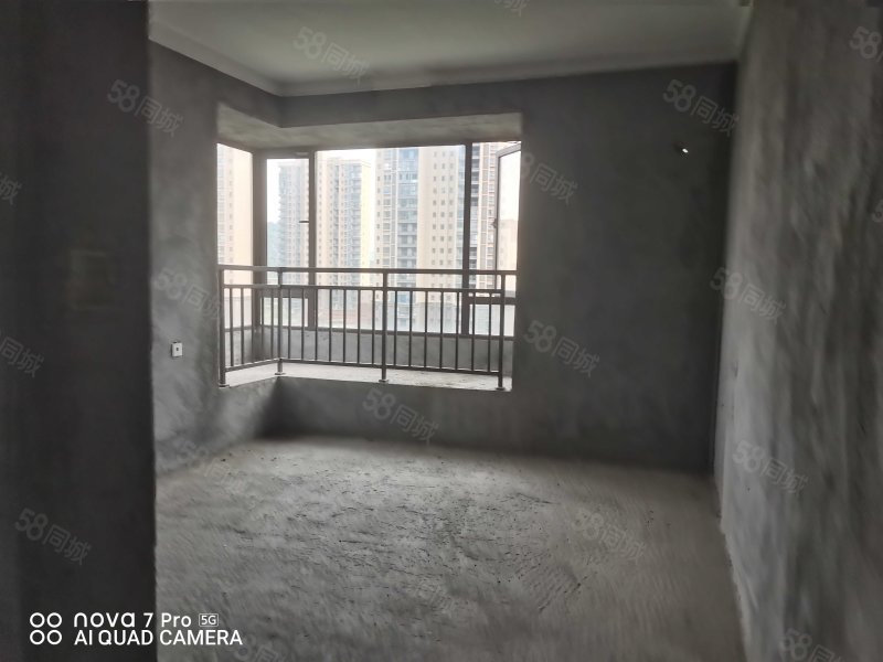 东投中央城4室2厅2卫142.26㎡南北149.9万