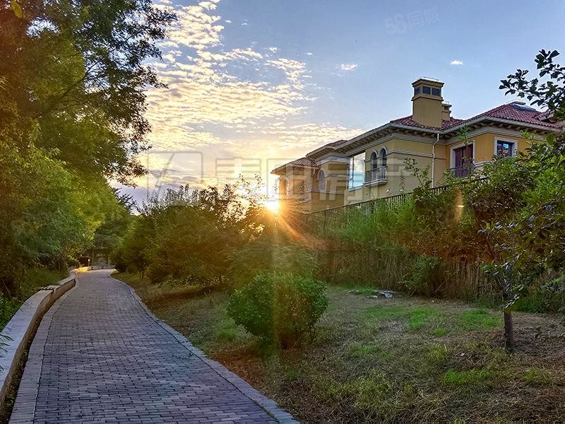 南北通透4室2厅远洋傲北别墅精装修