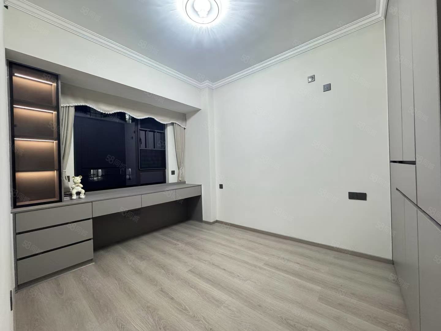 名仕公馆4室2厅2卫113㎡南北53万