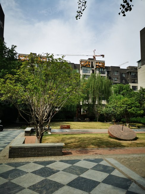 建业桂园临颍13786平80万3室2厅2卫