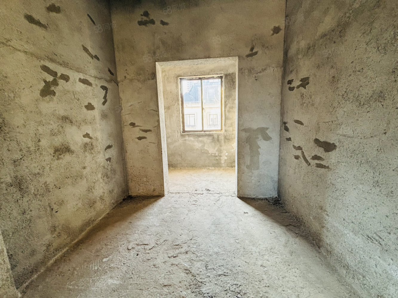 新世界凯旋城(别墅)7室2厅3卫243㎡南北103万