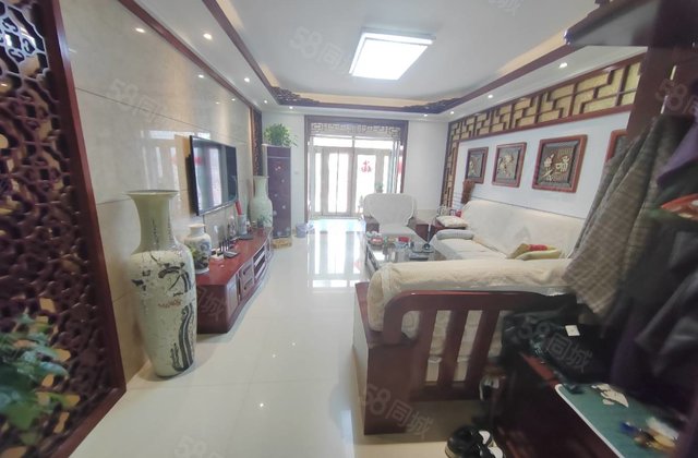 带90平方大院子！南部  ！区政府附近！翡翠城一楼带院大平方