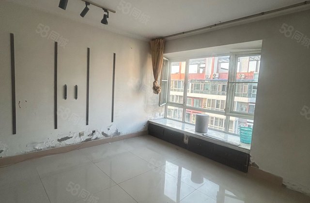 东昌湖边三室朝阳步梯多层价格合适