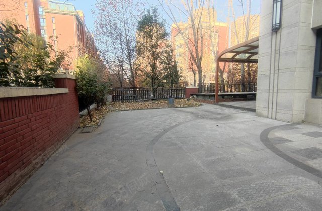 七十九号院6室2厅299㎡380万二手房图片