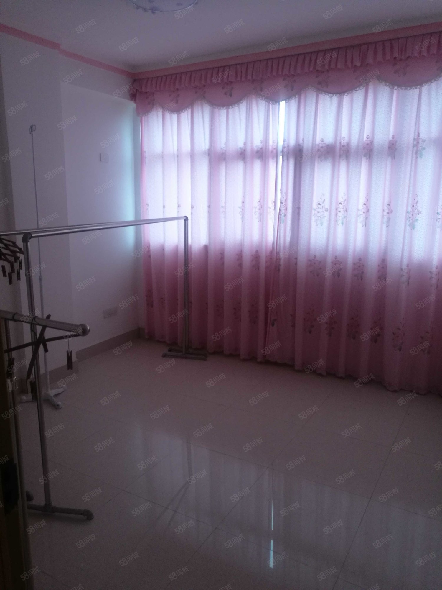 黄家湾路199号小区4室2厅3卫159.66㎡南30万