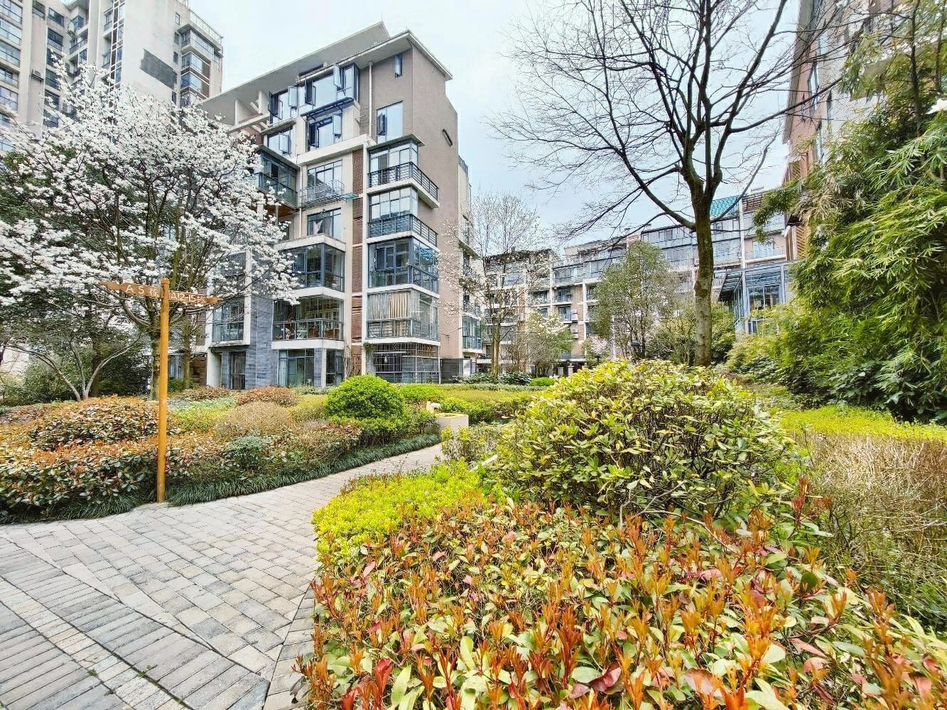 赠送两个房间,双m额,有车位,中天花园叠翠谷-贵阳58同城