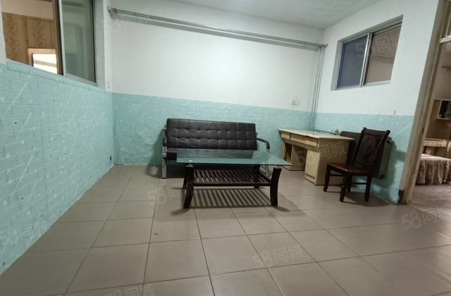 东昌中学 益民胡同装饰公司一楼带院子三室