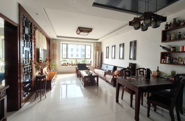 湖边畅博怡情湾电梯房精装三室，干净，信价比 房子。