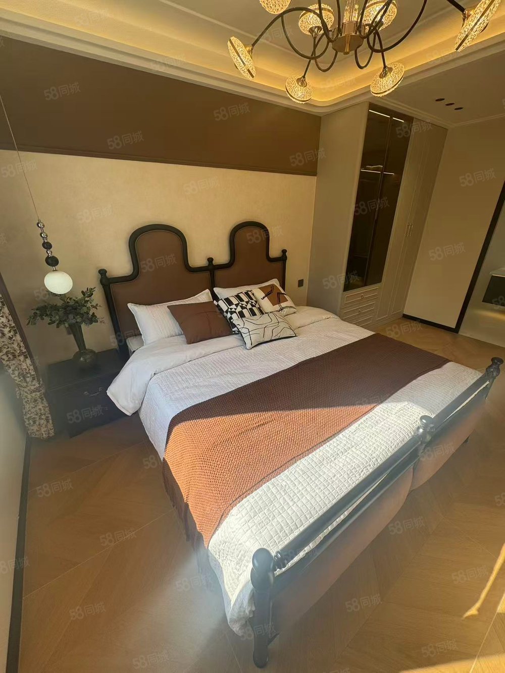 江南民族嘉园3室2厅2卫141㎡南北72万