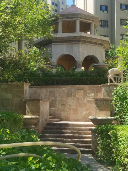 诚意出售经开区天麓花园精装修没住过三室二厅拎包入住