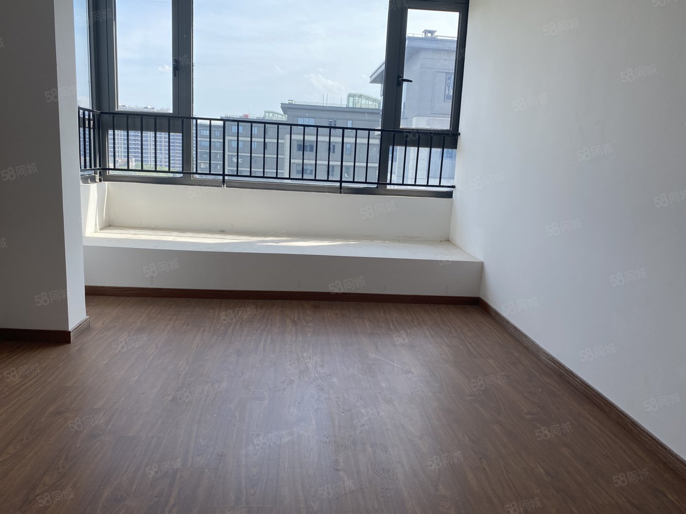 元垄中南华著3室2厅2卫127㎡南北179万