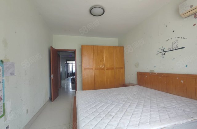 兴华东路！紧邻风貌街  ！六中！3室2厅！随时看房！