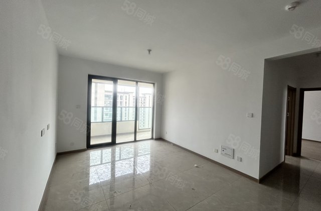 城市玖玺 带车位地下室 两卫户型