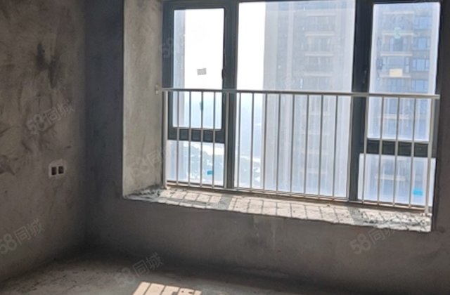 佛山恒大御澜庭4室2厅121.27㎡67万二手房图片