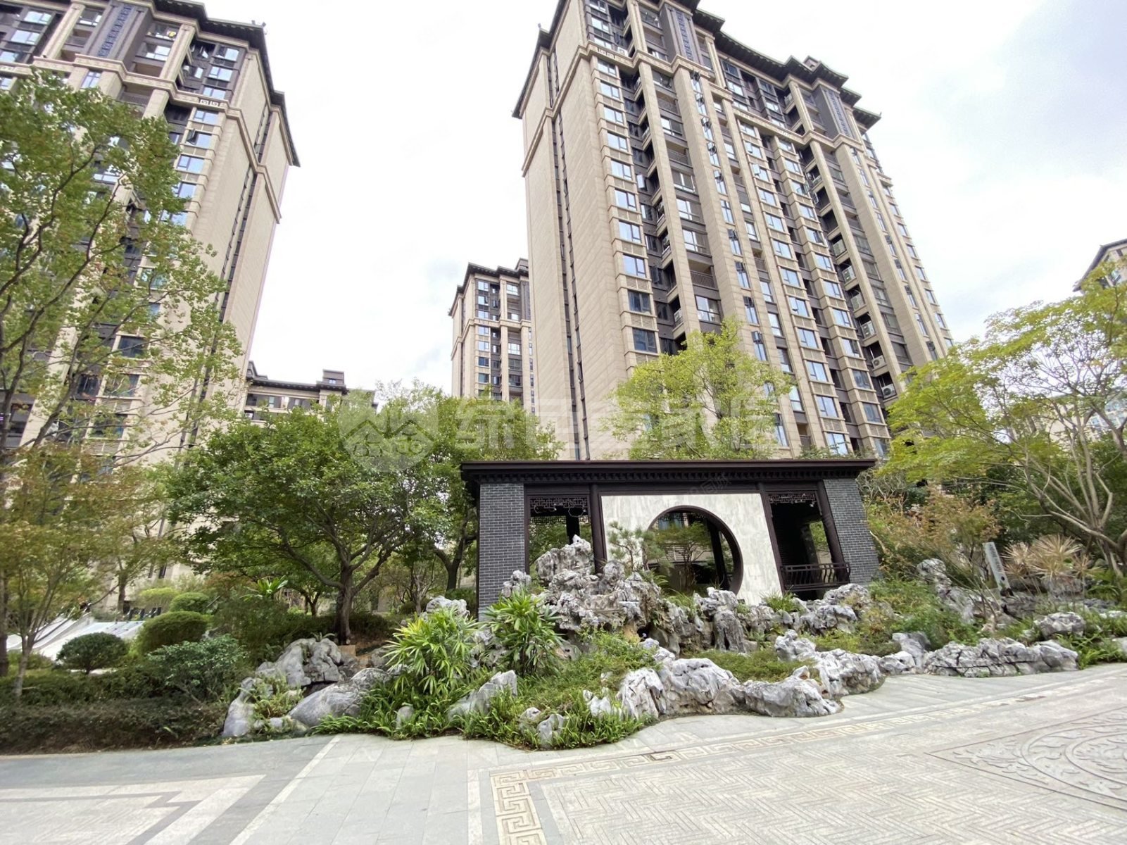 建发玺院3室2厅2卫132.05㎡南北178万