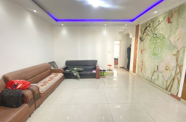 莲湖花园 洋房 中层 三室 带储藏室 有钥匙随时看阿尔卡迪亚