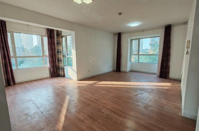 急售开发区东昌中学一墙之隔，三室朝阳双卫，边户带车位储藏室