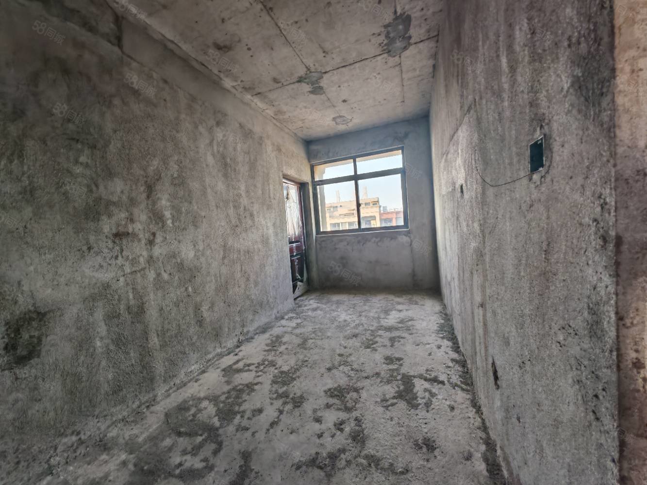 华泰花苑6室2厅2卫192㎡南北98万