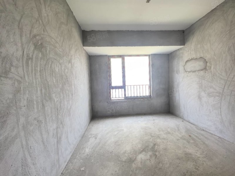 国瑞中心4室2厅2卫138㎡南北105万
