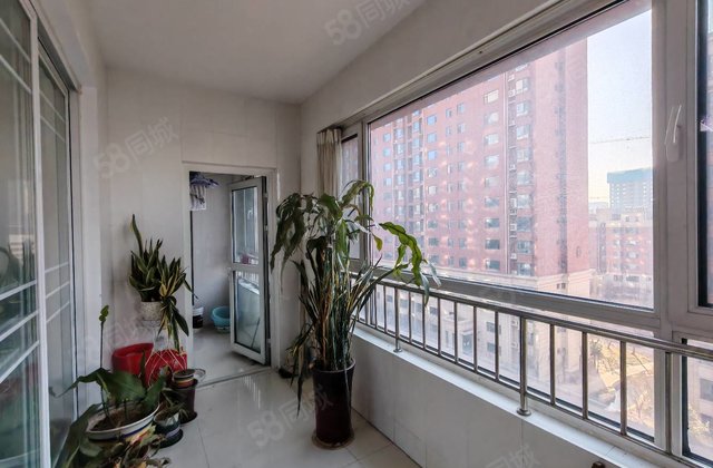 经开英伦花园 商业配套齐全 小三居 电梯房 商品房 装修好