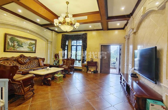 鲁商云山原筑5室2厅308㎡260万二手房图片