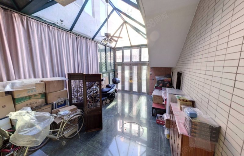 月桂庄园3室2厅3卫199.56㎡南北960万