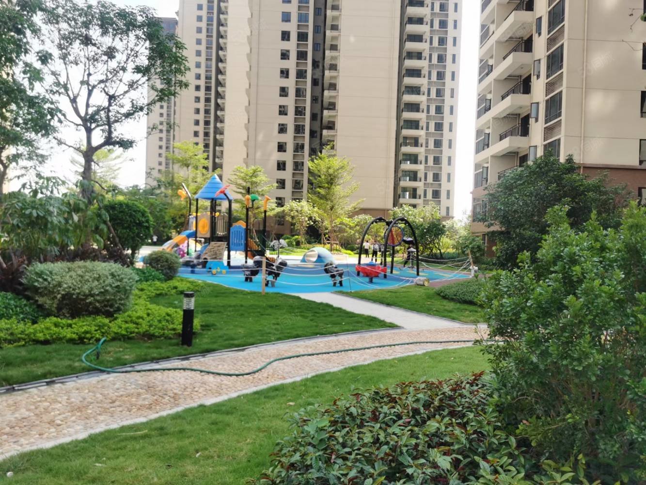 碧桂园明珠花园4室2厅3卫143.1㎡南65万