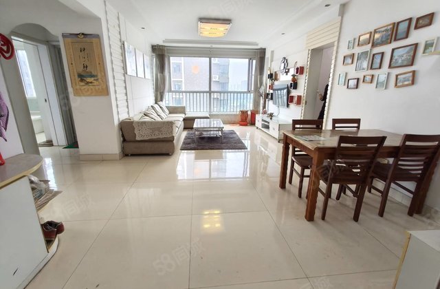 精装拎包入住 东边户 大阳台   位置 阿卡 13楼