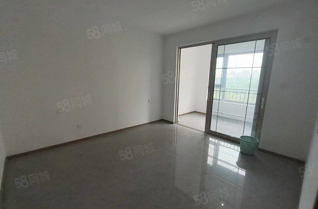 城市领秀，送车位，3居，刚刚交房，光明  ，云麓九里，急售1