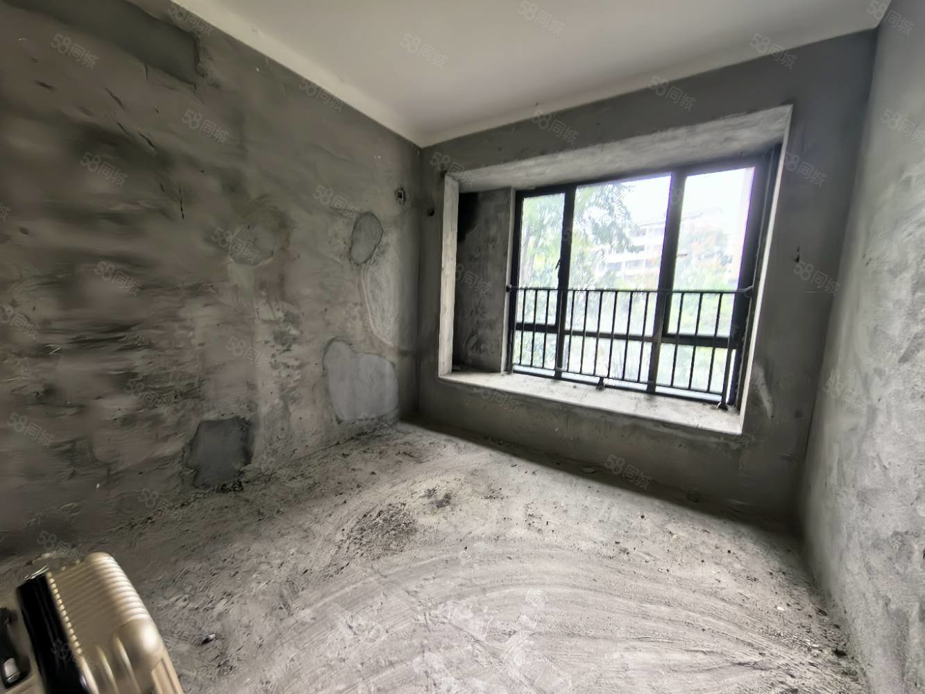 港中旅公元7室3厅2卫300㎡南北175万