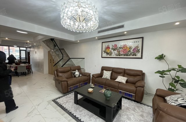 开发区精装 英伦花园叠拼3加4带院子送车储 可按揭可议诚心卖