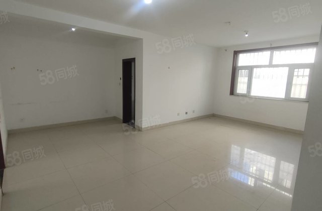 单价4千多孝心一楼三室朝阳双阳台带储藏室小区停车方便随时看房