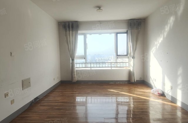 边户，好楼层带车位储藏室，3室双卫全天采光全明户型房东去外地