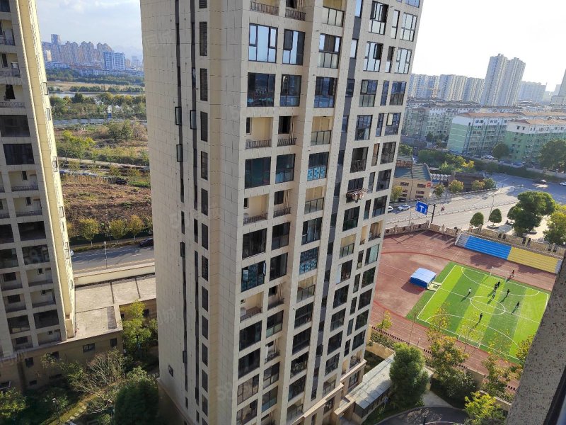 美的金宸府4室2厅2卫132㎡南395万