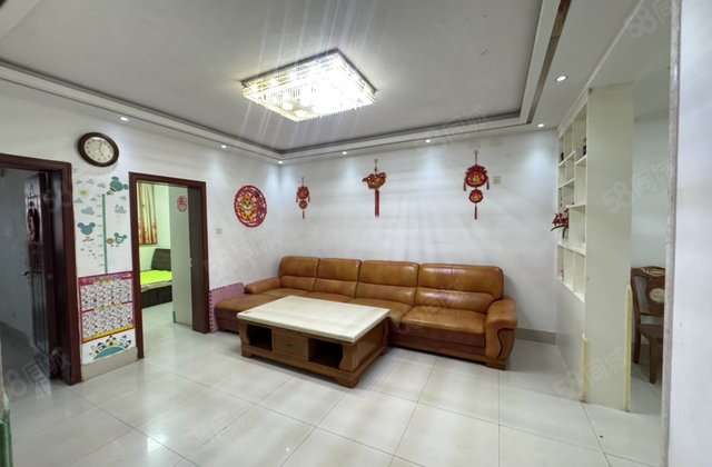 急售30多精装大三室 单位家属院 小区停车方便 房东急售