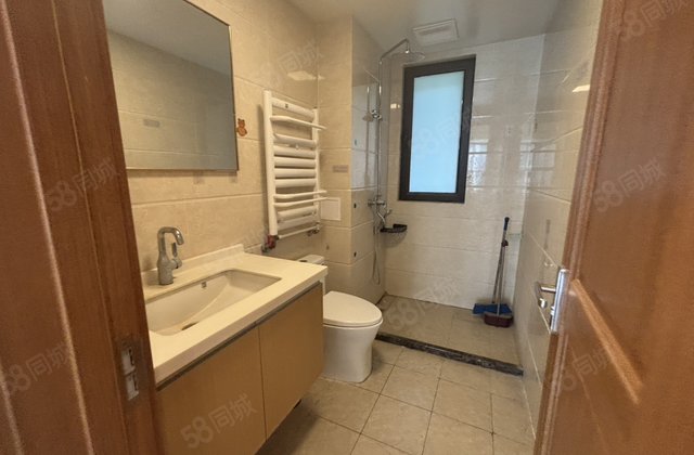 东昌天悦 三室带车位储藏室 好楼层免大税 可以随时看房一实验