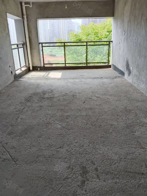 公园央著3室2厅2卫133㎡南北69.8万