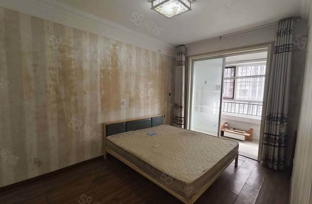 110平 金柱月亮湾(B区) 满二 简单装修 南北通透 采光