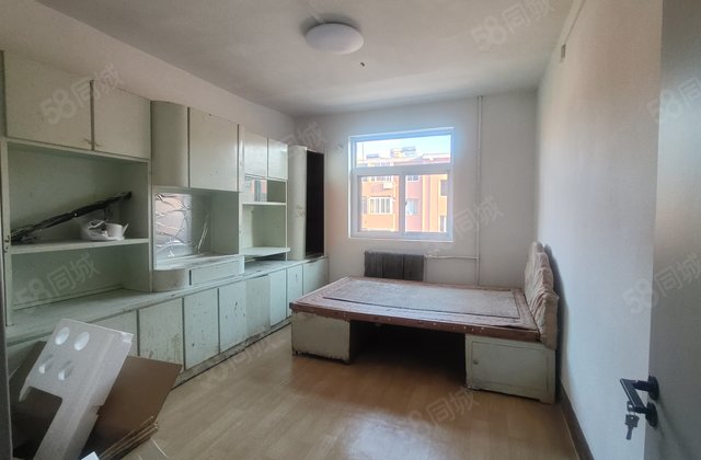 文轩本部外国语单位家属院中间楼层看房方便