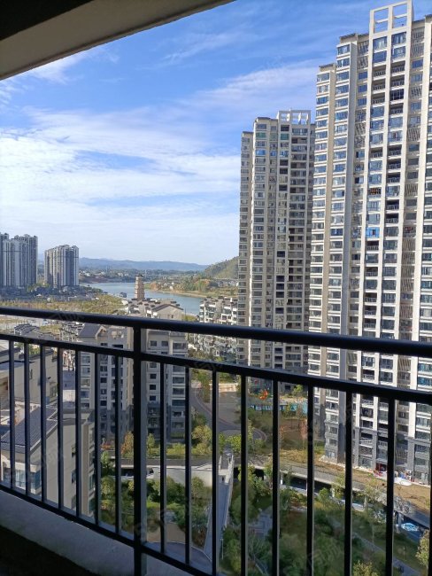 大汉龙城(新化)4室2厅2卫151㎡南北75.8万